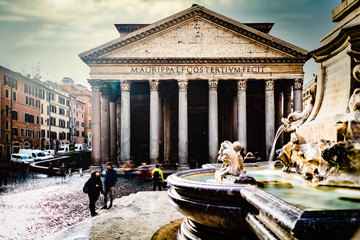 Riflessi slow motion al Pantheon