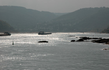 schiffe auf dem rhein