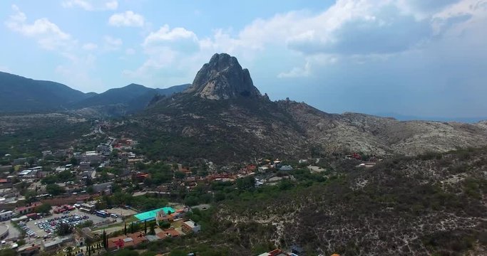 Pe&ntilde;a de Bernal, Quer&eacute;taro