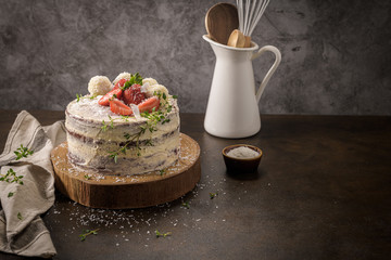 Naked cake with strawberries