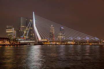 Fototapeta na wymiar Erasmus Bridge in Rotterdam 2