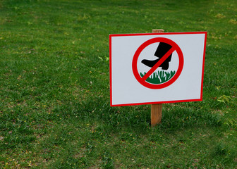 A sign prohibiting walking on the lawn