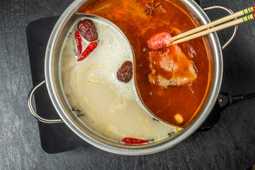 薬膳中華火鍋と専用鍋　Chinese hotpot and exclusive pan