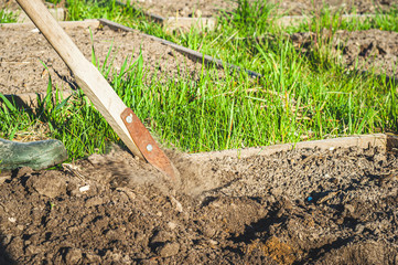 Fototapeta premium Using the Fokine Plane Cutter on a Bed to Dig Trenches