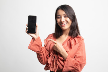 Naklejka premium Young Asian woman point to mobile phone .