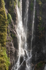 Obraz premium Close-up view of the fresh, noisy and intense water in Tumpak Sewu Waterfall, in East Java, Indonesia.
