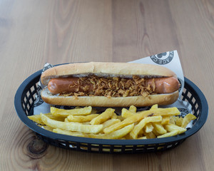 perrito caliente, hot dog con patatas