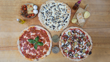 variado de pizzas, menu restaurante italiano.