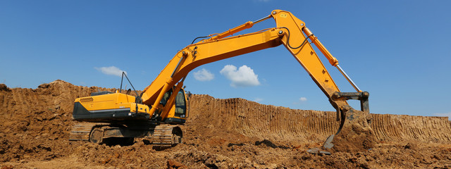 The excavator performs work at the quarry. © fomkin20