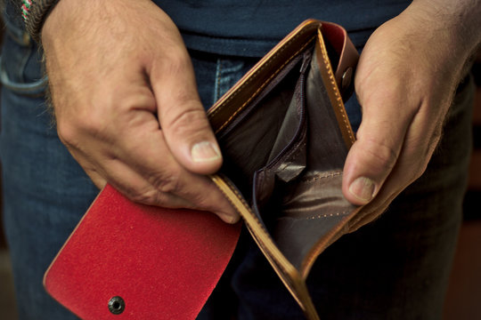 La ruina econ&oacute;mica que ha dejado el COVID-19, bolsillos y carteras vac&iacute;as de dinero
