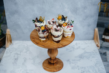 Naklejka premium Set of beautiful delicious trifl close - up on the background. Dessert and sweets