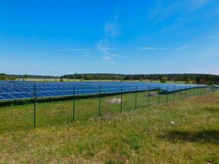 Thermische Solarkollektorer auf einem Sonnenpark