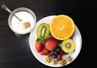 Fruit plate with yogurt and walnuts