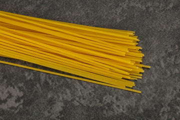 Dry raw spaghetti for bowling