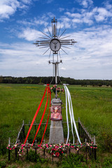 Dolina Narwi. Podlaskie kapliczki i krzyże przydrożne. Narwiański Park Narodowy. Podlasie. Polska © podlaski49
