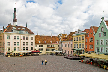 Fototapeta na wymiar Town hall square with historic houses in Tallinn
