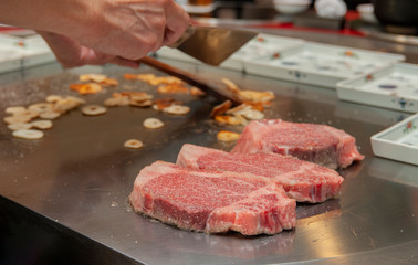 ステーキ　鉄板焼き