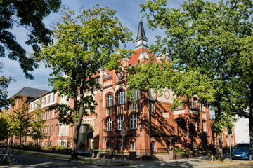eichwalde, deutschland - backsteinbau altes gymnasium