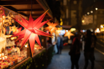 Christmas stars in a sale booth on a historic xmas market in Bremen, Germany with blurry Background and no people - obrazy, fototapety, plakaty