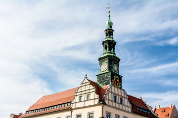 Das Rathaus auf dem Marktplatz der Stadt Pirna in Sachsen