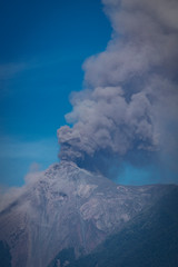 Naklejka premium Erupting Fuego volcano in Guatemala