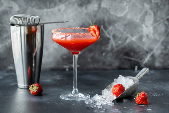 Strawberry cocktail ice Drink making bar tools shaker