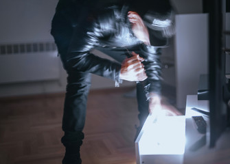 Young thief rob the house