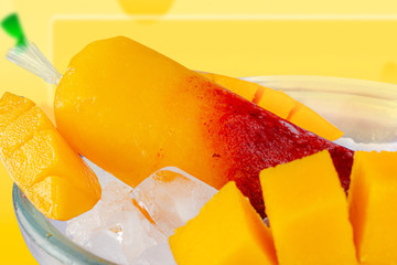 Bolis de mango con chile fondo amarilo. Bolis, hielito,naranjú, congelada, juguito congelado,...