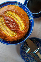 Banana cake with fresh bananas