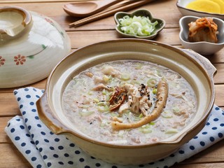 한국의 전통음식 인삼 닭죽

