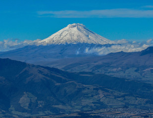 Fototapeta na wymiar In the distance the Cotopaxi volcano
