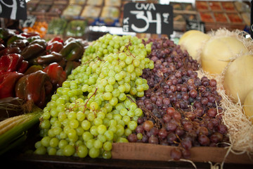 UVAS, VERDE MORADAS