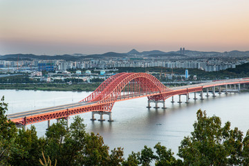 일몰 무렵의 한강 풍경