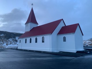 Fototapeta na wymiar Vik church in iceland