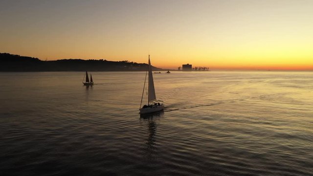 Veleiro a chegar em Lisboa, Portugal