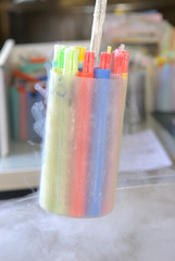 Reproduction, génétique, insémination artificielle, conservation des embryons dans l'azote liquide. Sortie des paillettes de la cuve