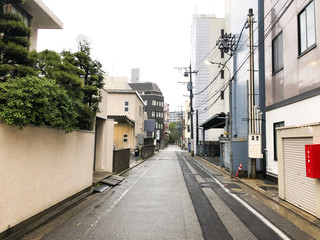 Obraz premium An empty street in Tenjin, Fukuoka, Japan