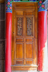 Fototapeta na wymiar Chinese carved doors and windows