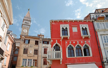 Obraz premium Buildings in the central main square of the historic Slovenia coastal town of Piran 