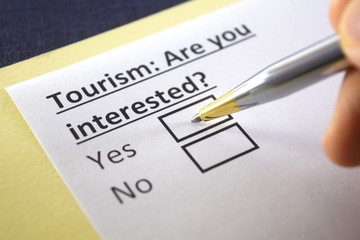 Obraz premium One person is answering question about tourism.