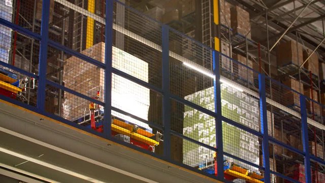 Engine transport Packages inside a Warehouse/Factory 