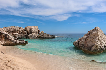Fototapeta na wymiar Scorcio dalla spiaggia di Cala Mariolu, Golfo di Orosei, Sardegna