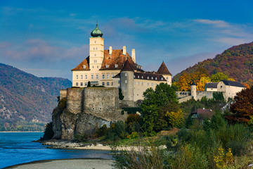 Fototapeta na wymiar Schloss Schönbühel an der Donau Wachau
