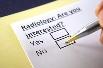 Obraz premium One person is answering question about radiology.