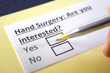 Obraz premium One person is answering question about hand surgery.