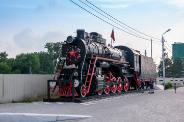 Obraz premium Russia, Blagoveshchensk, July 2019: Monument of an old steam locomotive at the railway station of the city of Blagoveshchensk in the summer