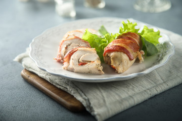 Chicken rolls with bacon, bell pepper and cheese