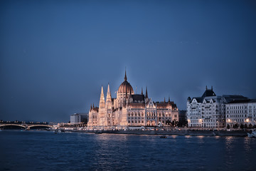 Obraz premium night view architecture budapest hungary tourist trip nightlife europe landscape