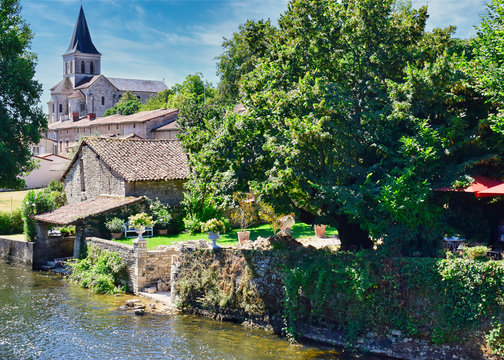 Ribera del rio Charente en Verteuil