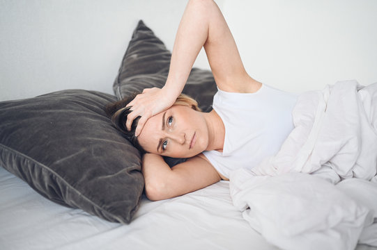Uncomfortable Bed Images – Browse 4,971 Stock Photos, Vectors, and Video |  Adobe Stock
